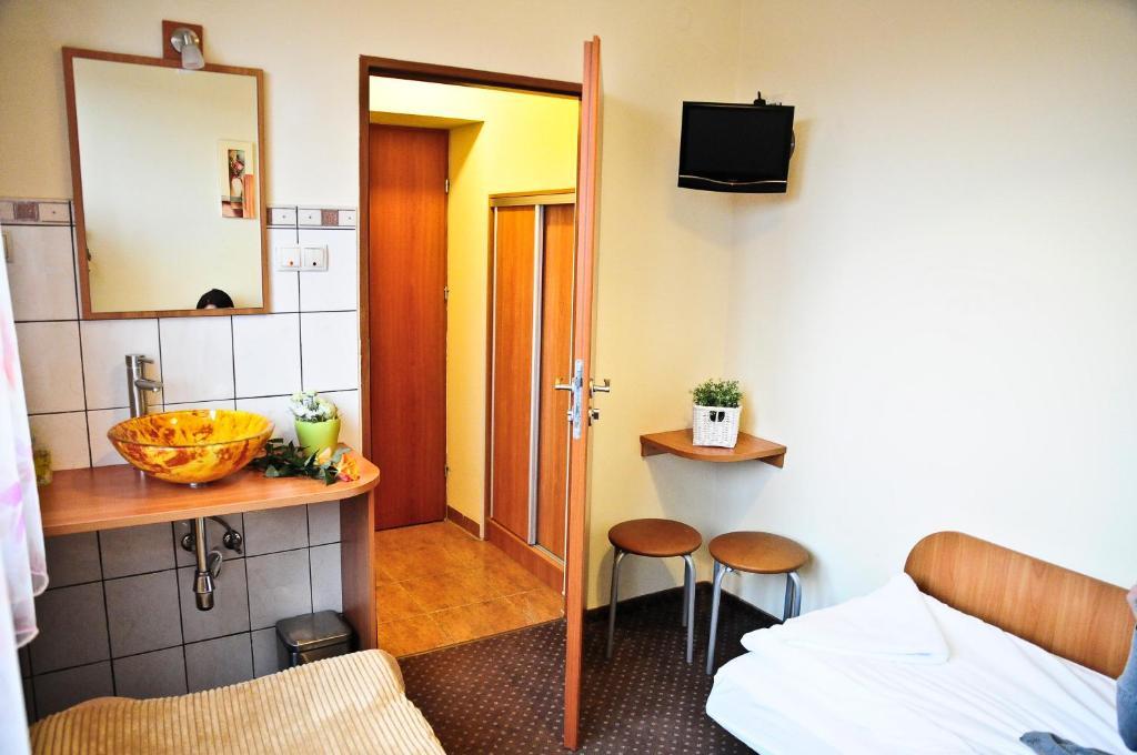 Osrodek Uslug Hotelarskich Kinga Wieliczka Habitación foto